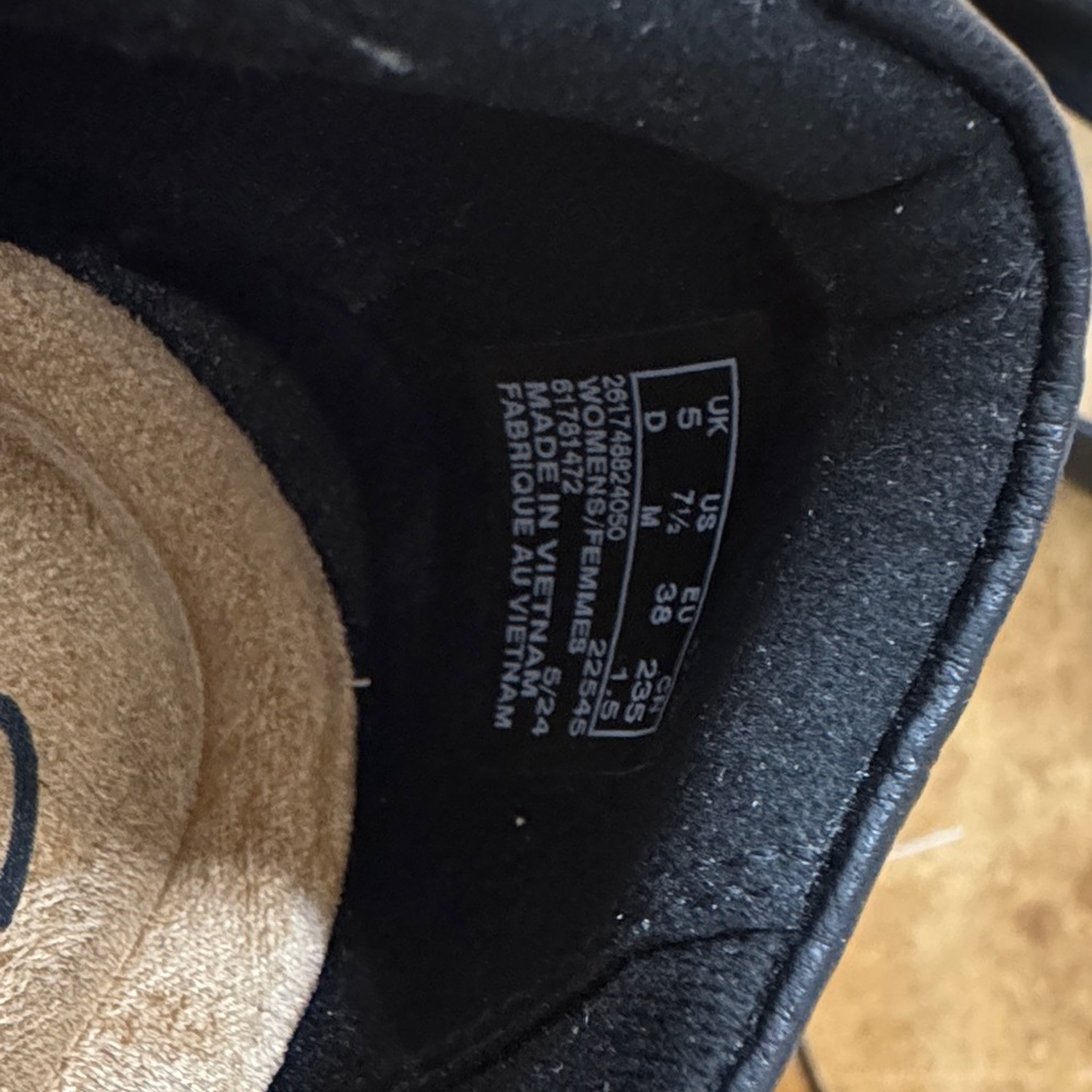 Clarks Women's Black Leather Flats - Picture 4 of 6
